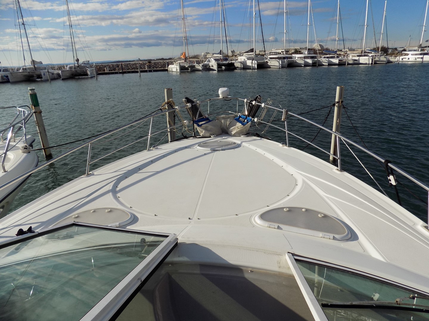 slider 8 Cruisers Yachts  330 Express